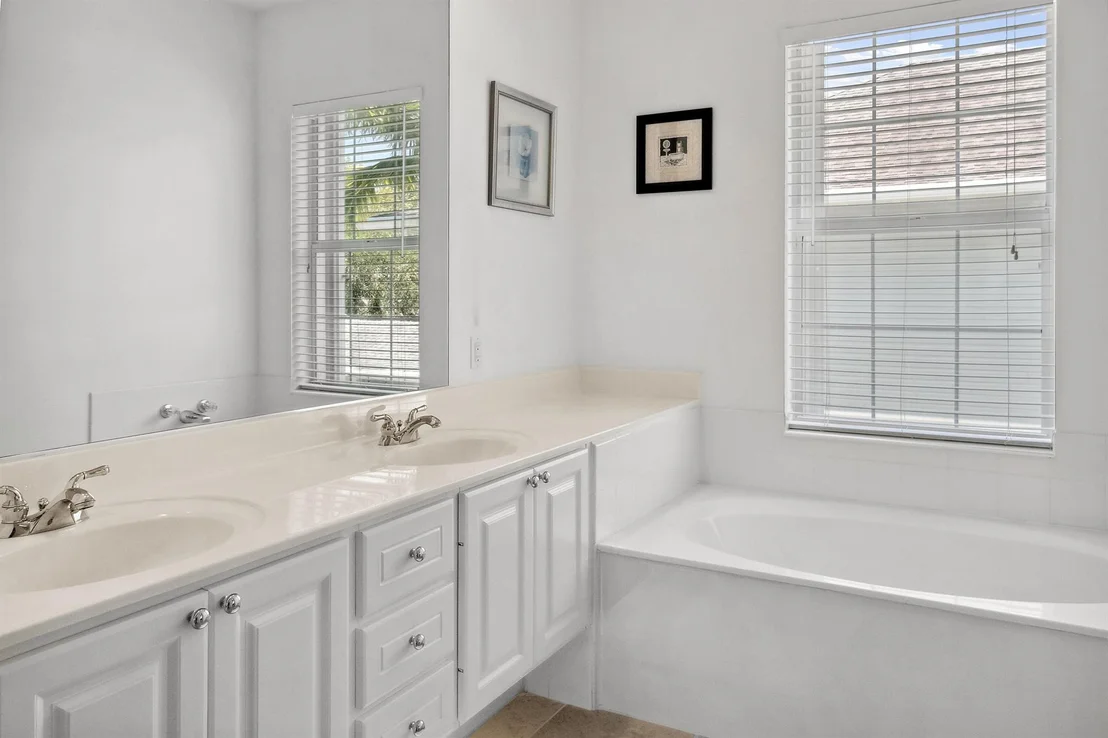 Photo of 2616 E Community Drive