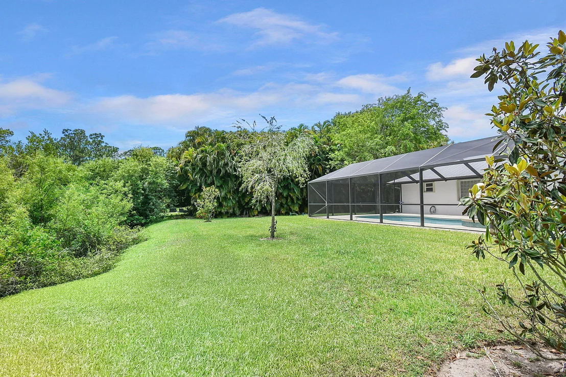 Photo of 895 SE Waterside Way