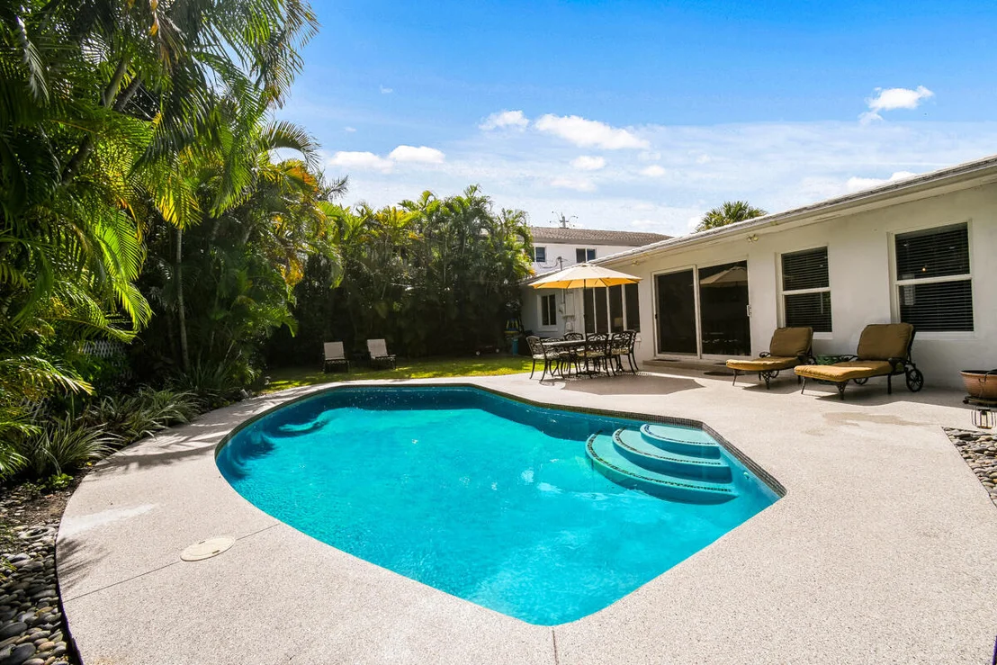 Photo of 1182 Beach Road