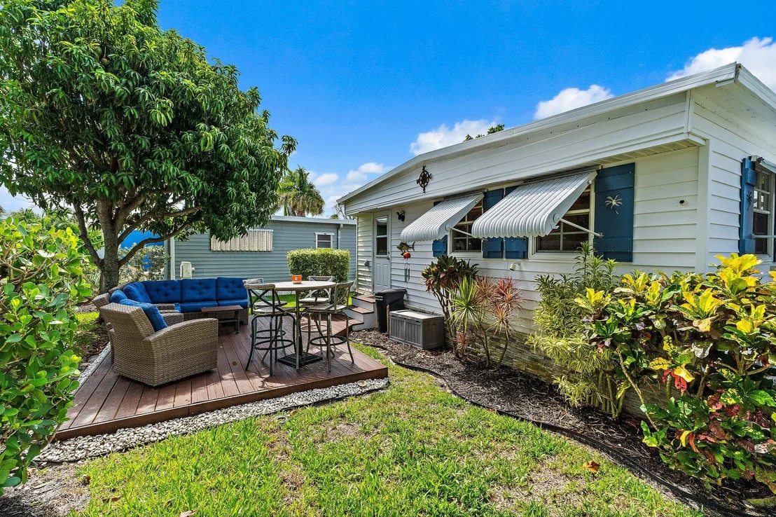 Photo of Unit 33 at 400 N HIGHWAY A1A