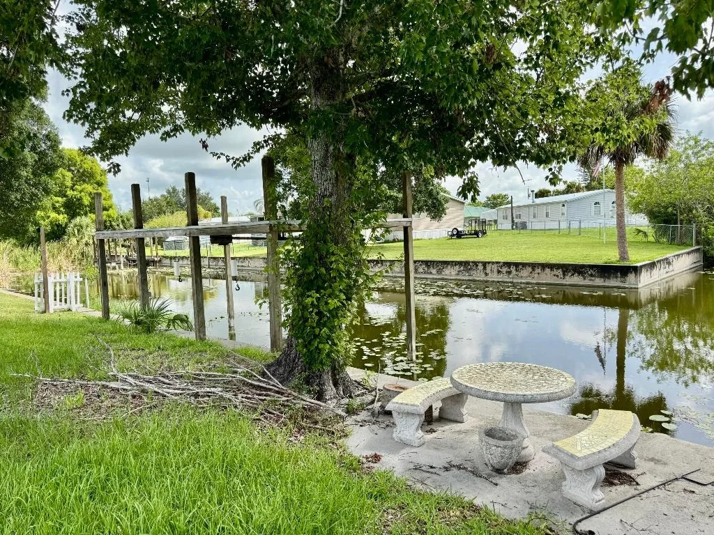 Photo of 1397 Lake Drive W