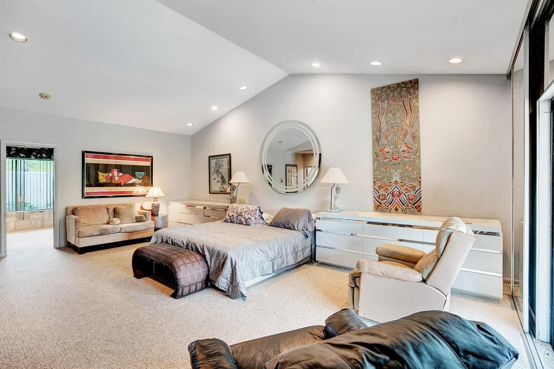 Photo of 3899 Live Oak Boulevard