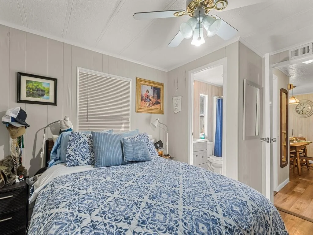 Photo of 385 NE Jade Circle