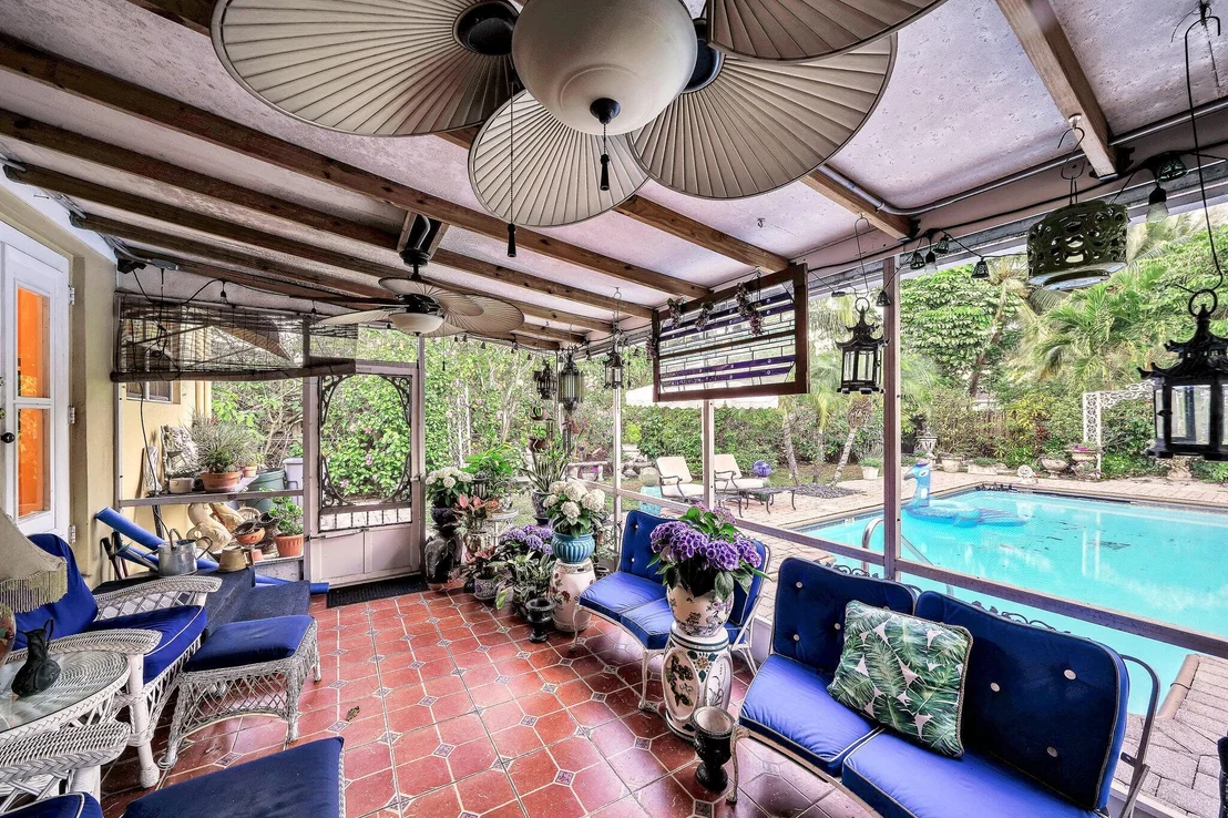 Photo of 910 Sylvan Lane