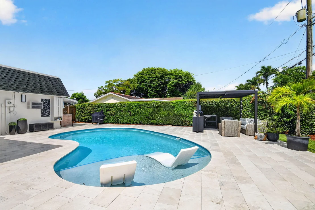 Photo of 110 W Coconut Drive