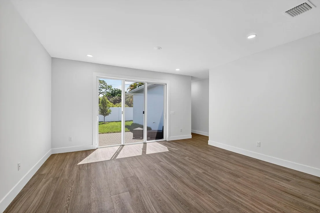 Photo of 607 N Loxahatchee Drive