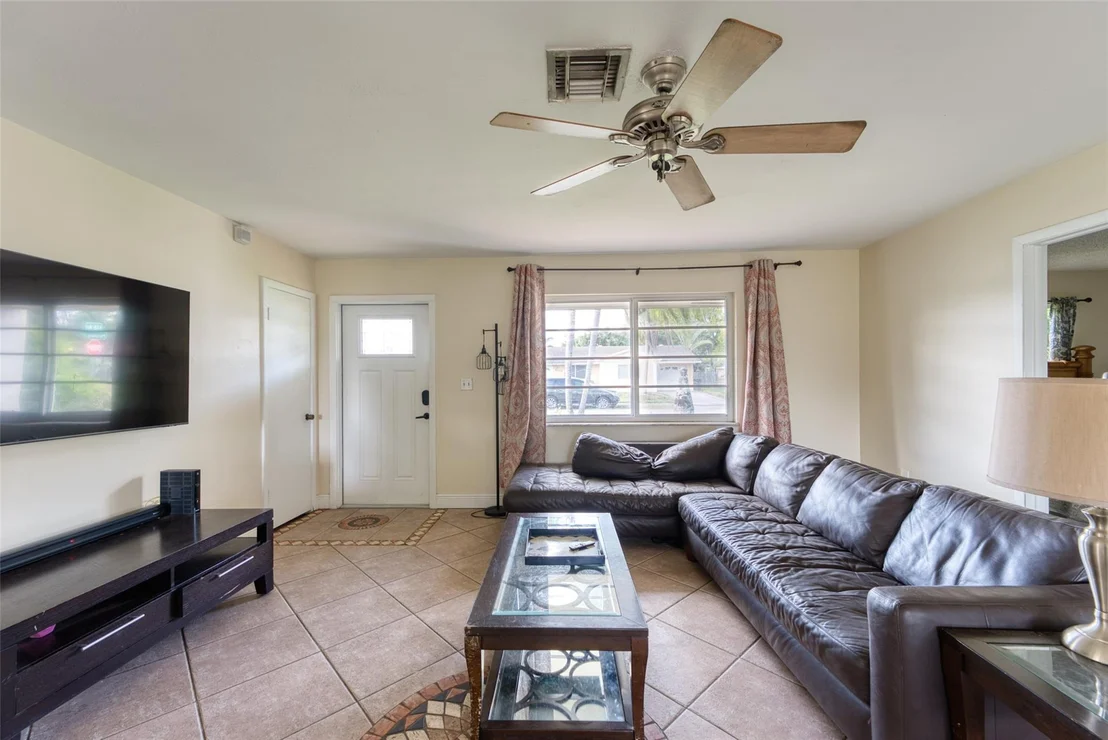 Photo of 6471 Pershing Street