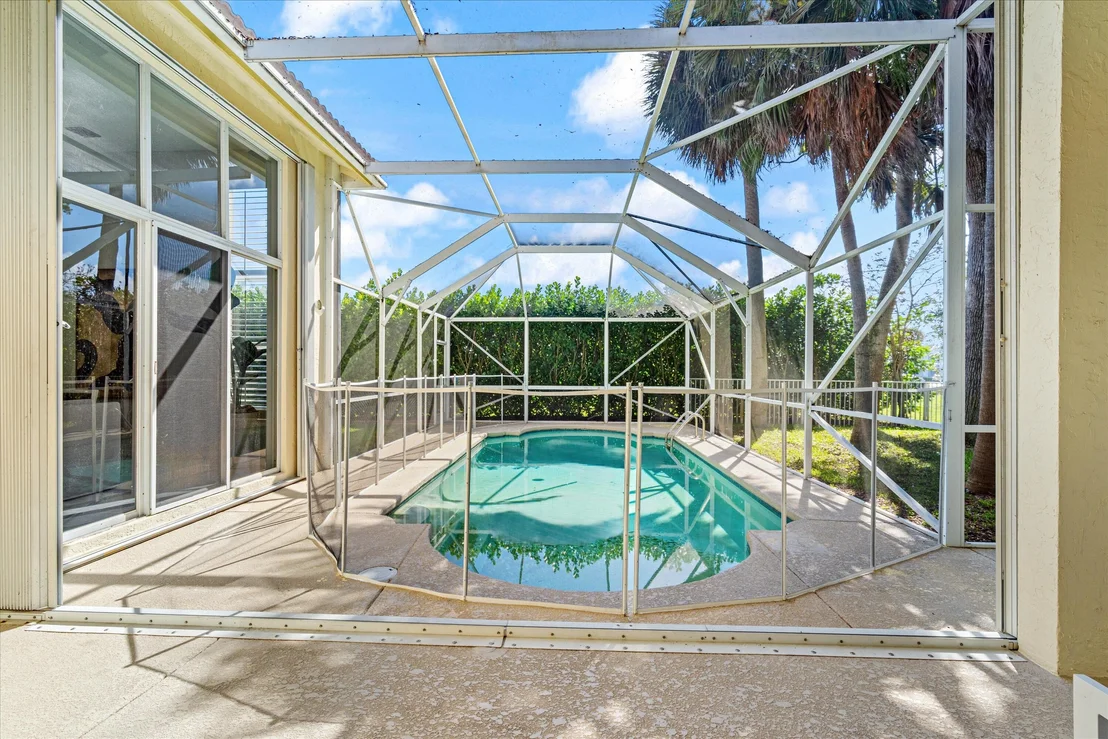 Photo of 2805 Hampton Circle E