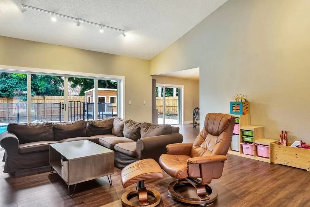 Photo of 9800 Sun Pointe Drive