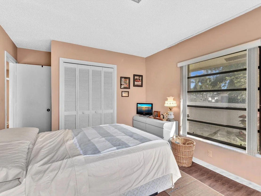 Photo of 3537 Lakeview Drive