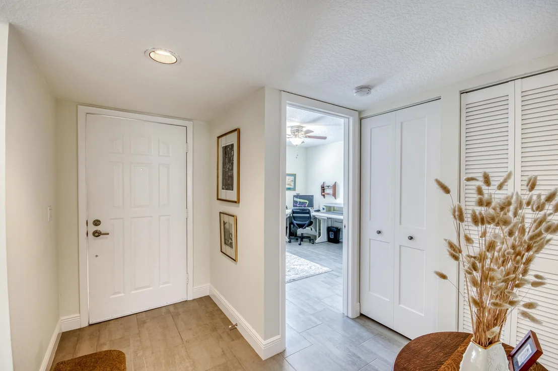 Photo of Unit E at 901 Pinecrest Circle