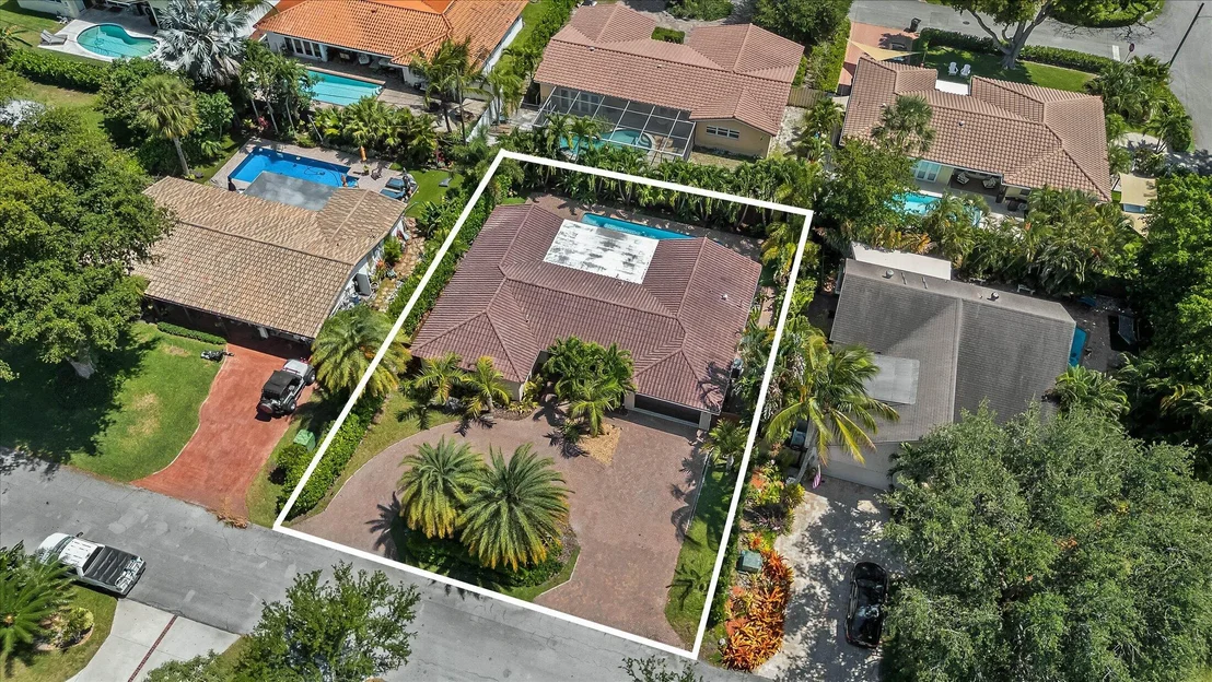Photo of 884 NW 6th Drive