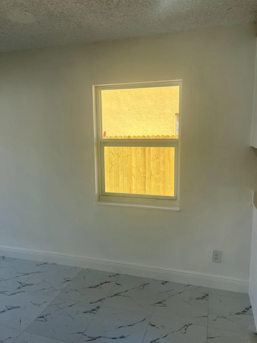 Photo of 2747 Summit Boulevard