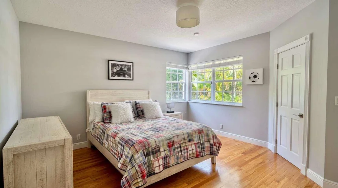 Photo of 233 Pershing Way