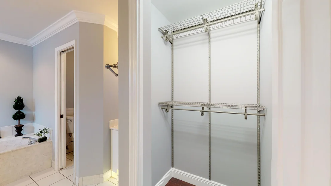 Photo of 6246 Leslie Street
