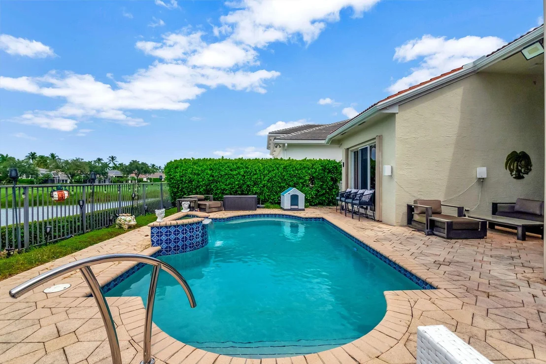 Photo of 4137 NW Briarcliff Circle