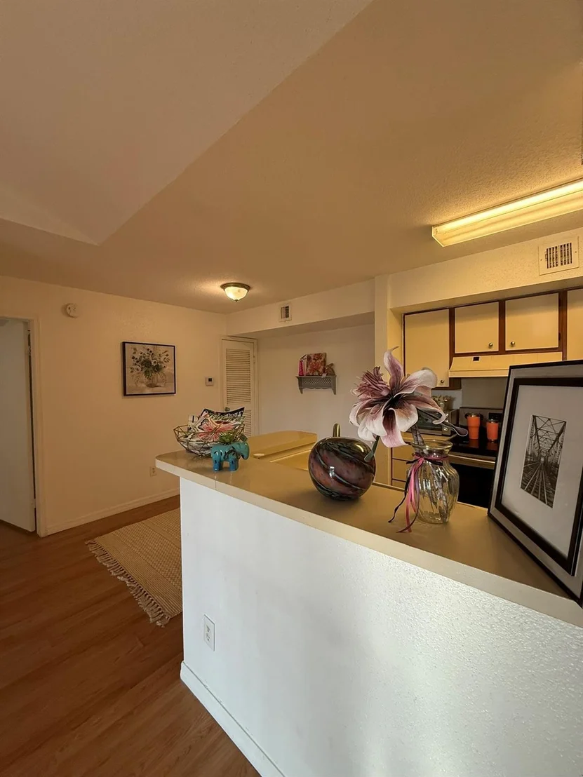 Photo of Unit 737 at 875 Riverside Drive