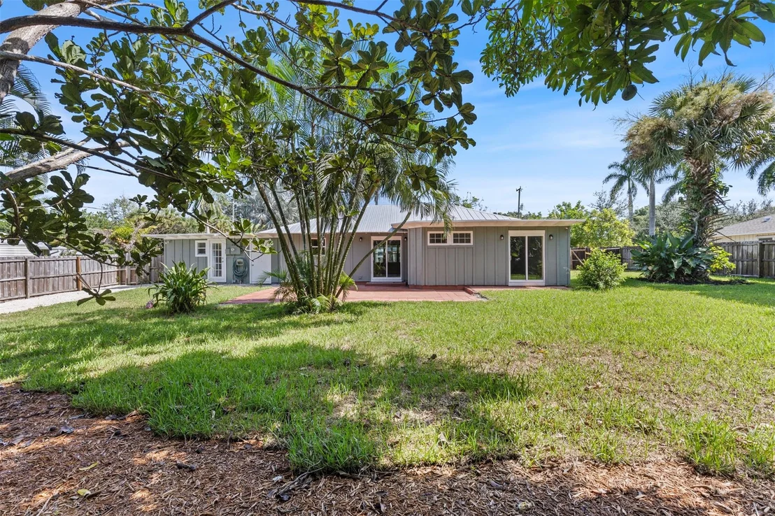 Photo of 333 SW Manor Drive