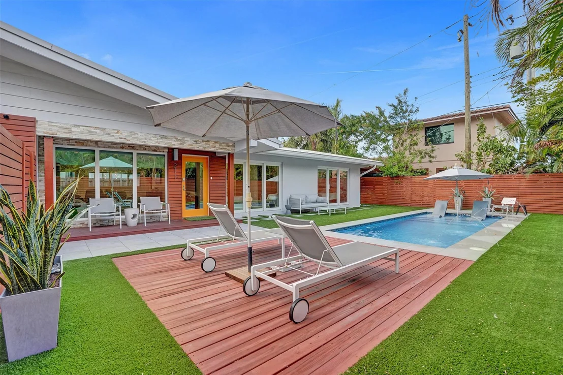 Photo of 2111 N Ocean Boulevard