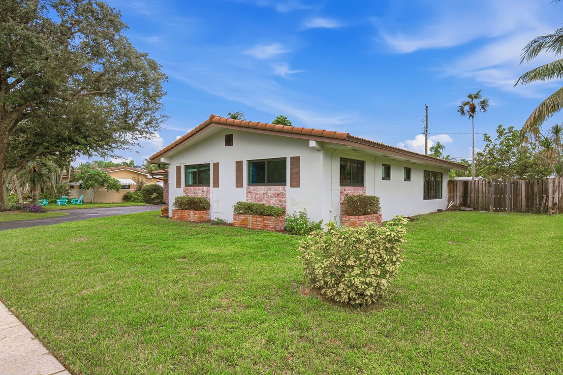 Photo of 720 N CRESCENT Drive