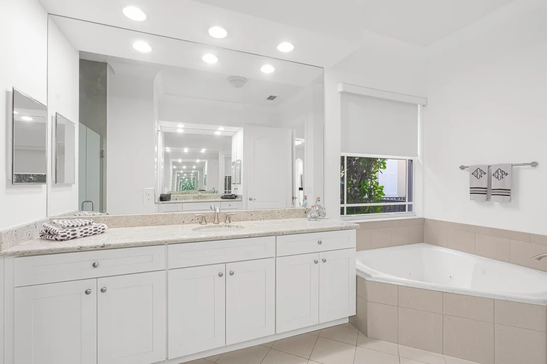 Photo of 9130 Edgewater Bend