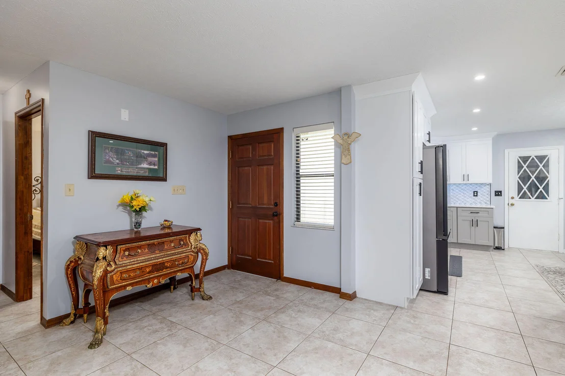Photo of 8005 Lakeside Way