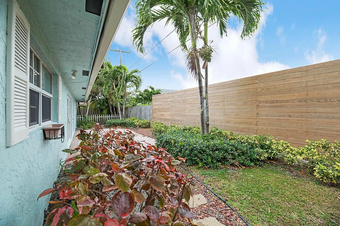 Photo of 643 Lindell Boulevard