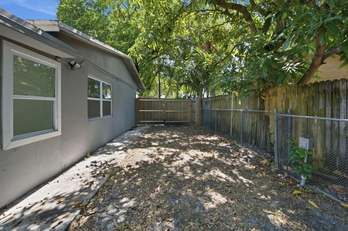 Photo of 2801 NE 8TH Terrace