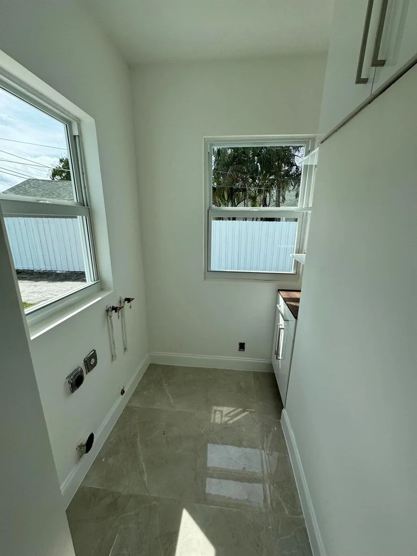 Photo of 418 Colonial Road