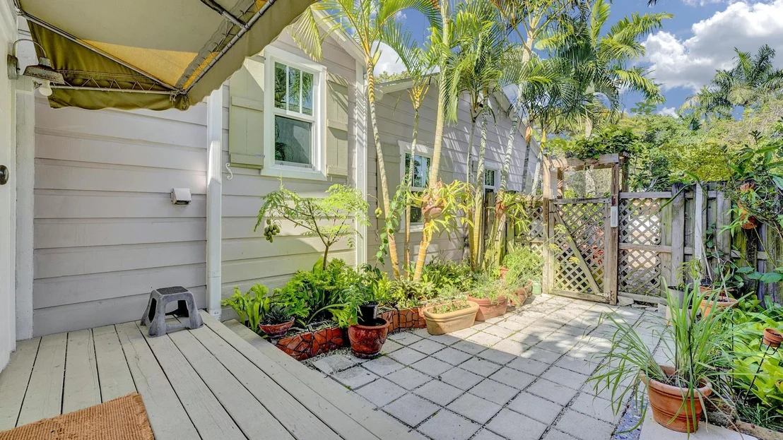 Photo of 42 Palm Square