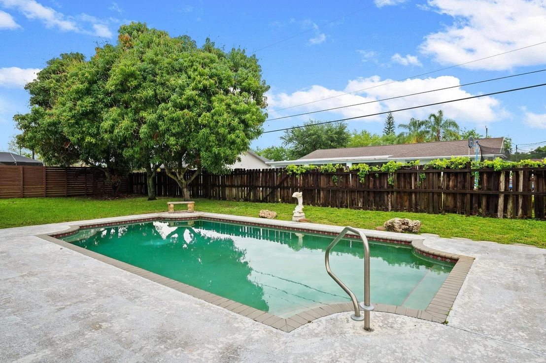 Photo of 41 W Palm Drive