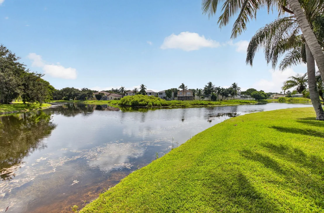 Photo of 7541 DOWNWINDS Lane