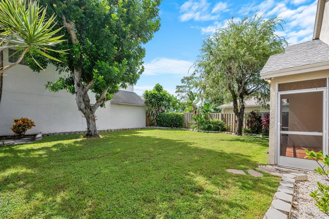 Photo of 1069 Aviary Road