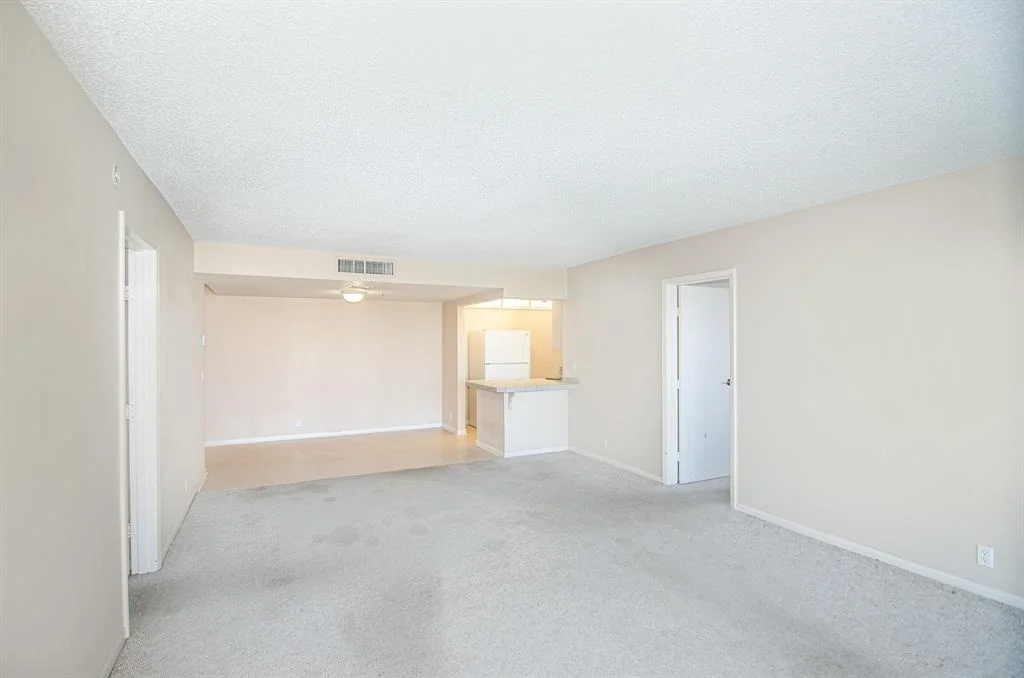 Photo of Unit 708 at 336 Golfview Road