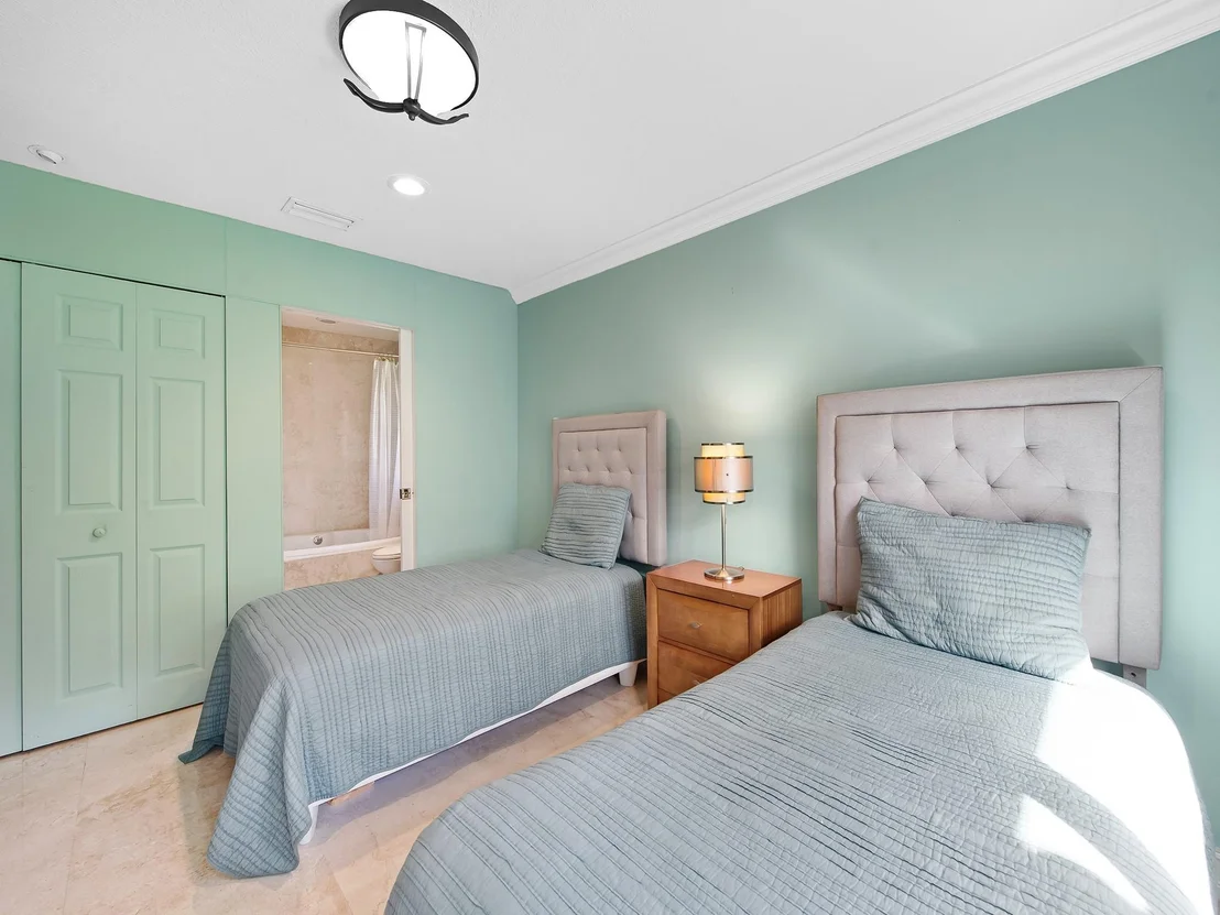 Photo of 10984 Highland Circle