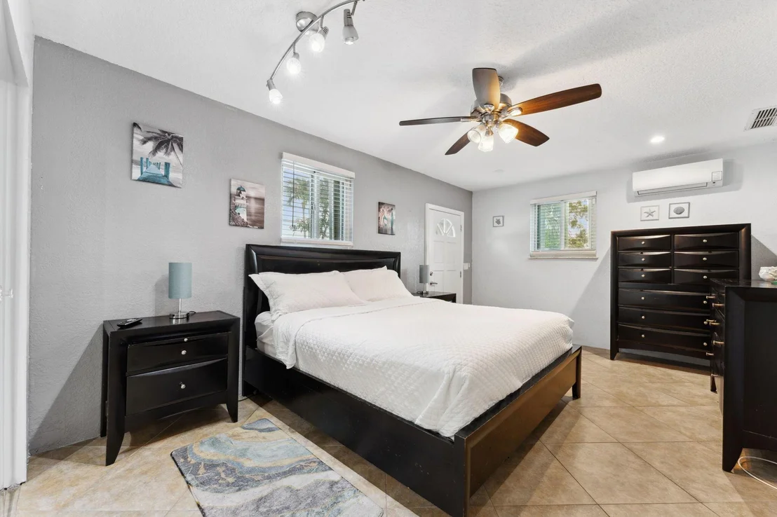 Photo of 718 NW 9th Avenue