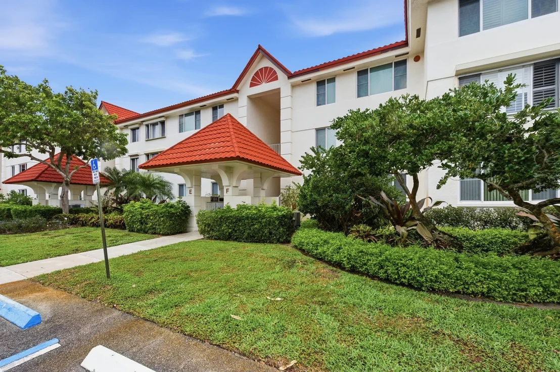 Photo of Unit F2 at 108 Half Moon Circle
