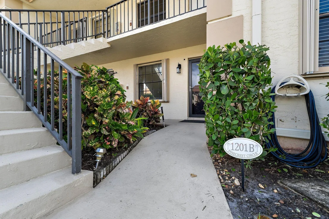 Photo of Unit B at 1201 Pinecrest Circle