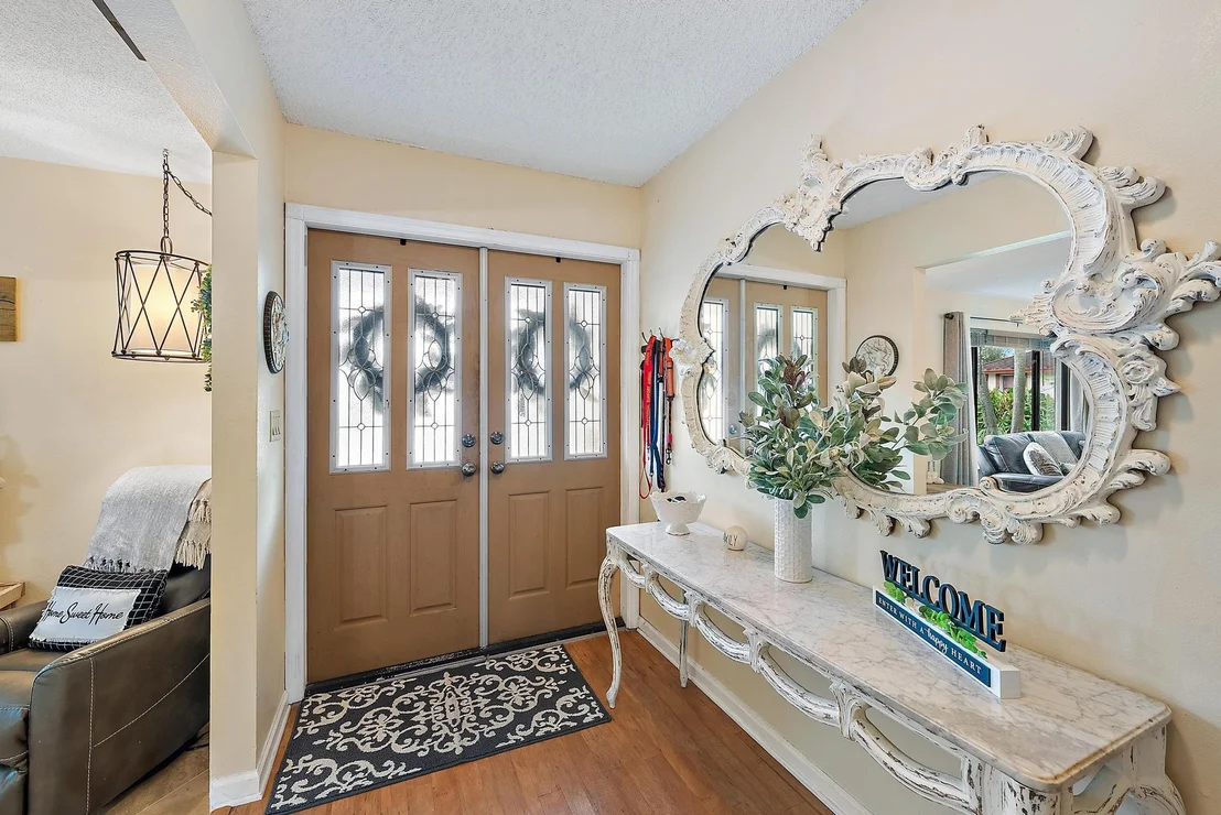 Photo of 1180 Larch Way