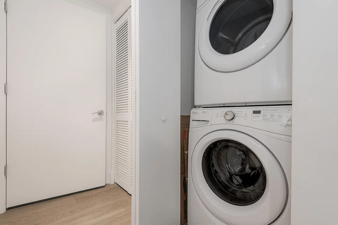 Photo of Unit 708 at 2960 NE 207th Street