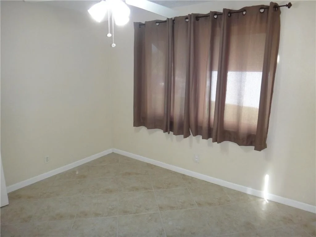 Photo of 900 NE 23rd Place