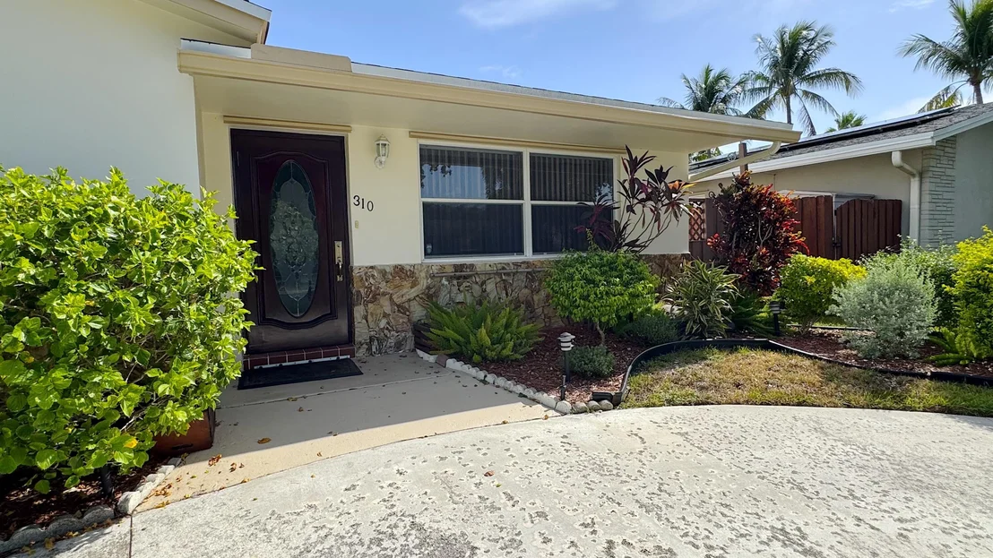 Photo of 310 SE 4TH Terrace