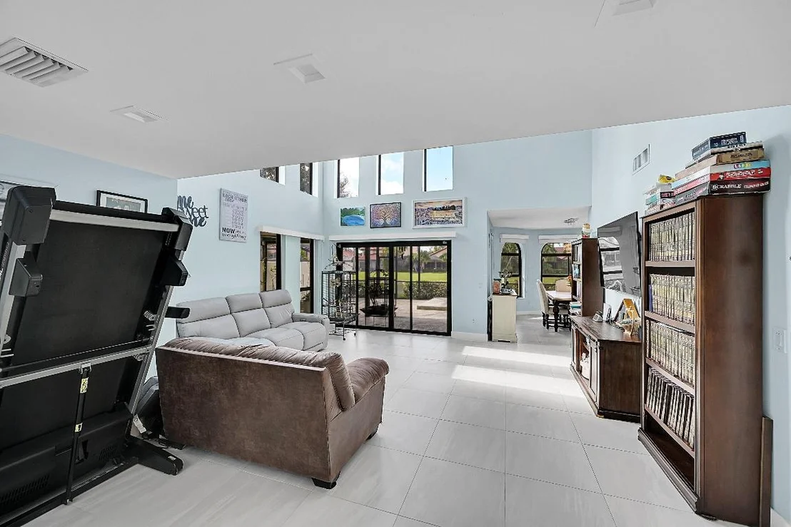 Photo of 22573 Esplanada Drive