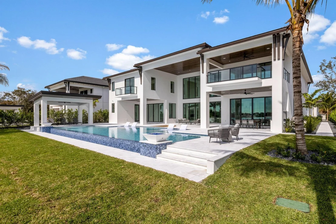 Photo of 88 W Riverside Drive