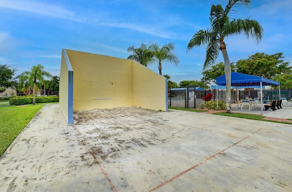 Photo of 15868 Laurel Oak Circle