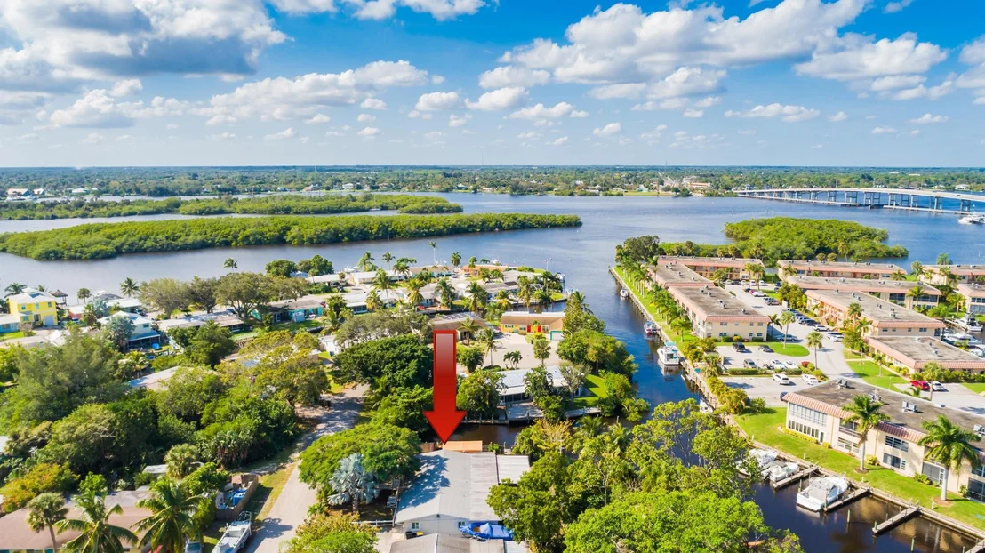 Photo of 2475 SW Hideaway Lane