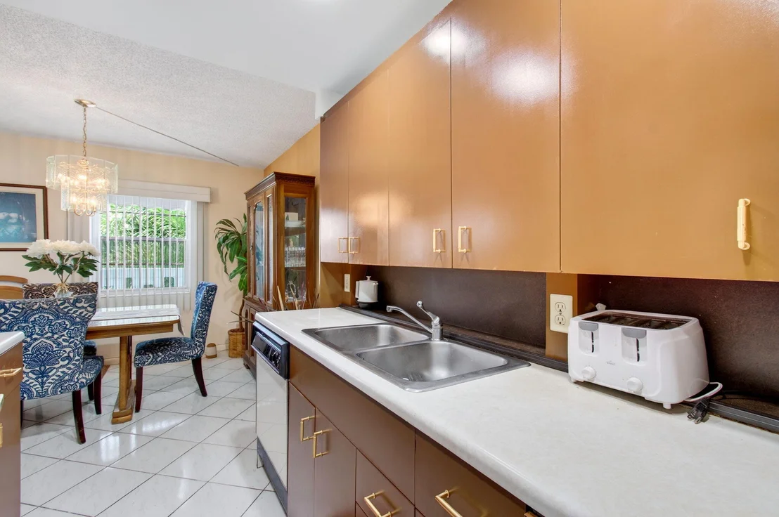 Photo of 3014 Exeter A