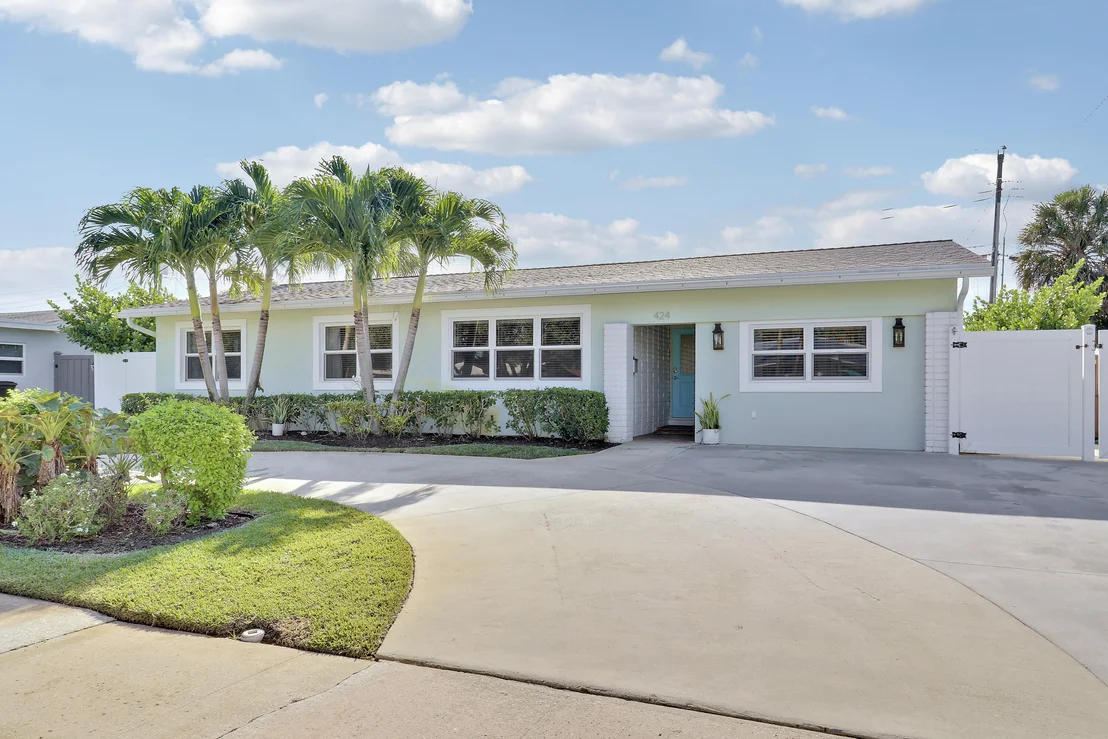 Photo of 424 Ebbtide Drive