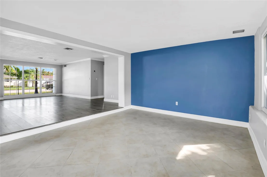 Photo of 827 SE 10th Terrace