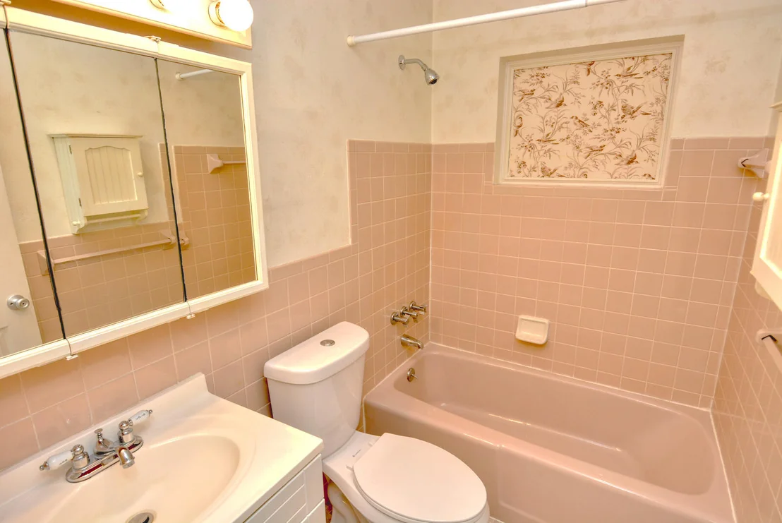 Photo of 2359 NW Sunset Boulevard
